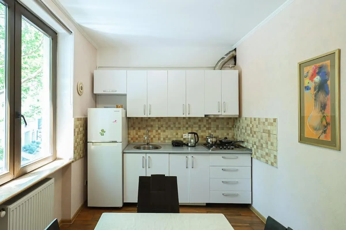 Cozy Apt Near Vake Park - By Wehost Tbilisi Lägenhet