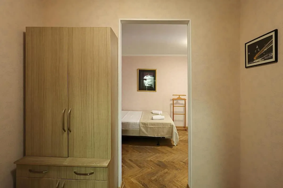 Cozy Apt Near Vake Park - By Wehost Tbilisi Lägenhet
