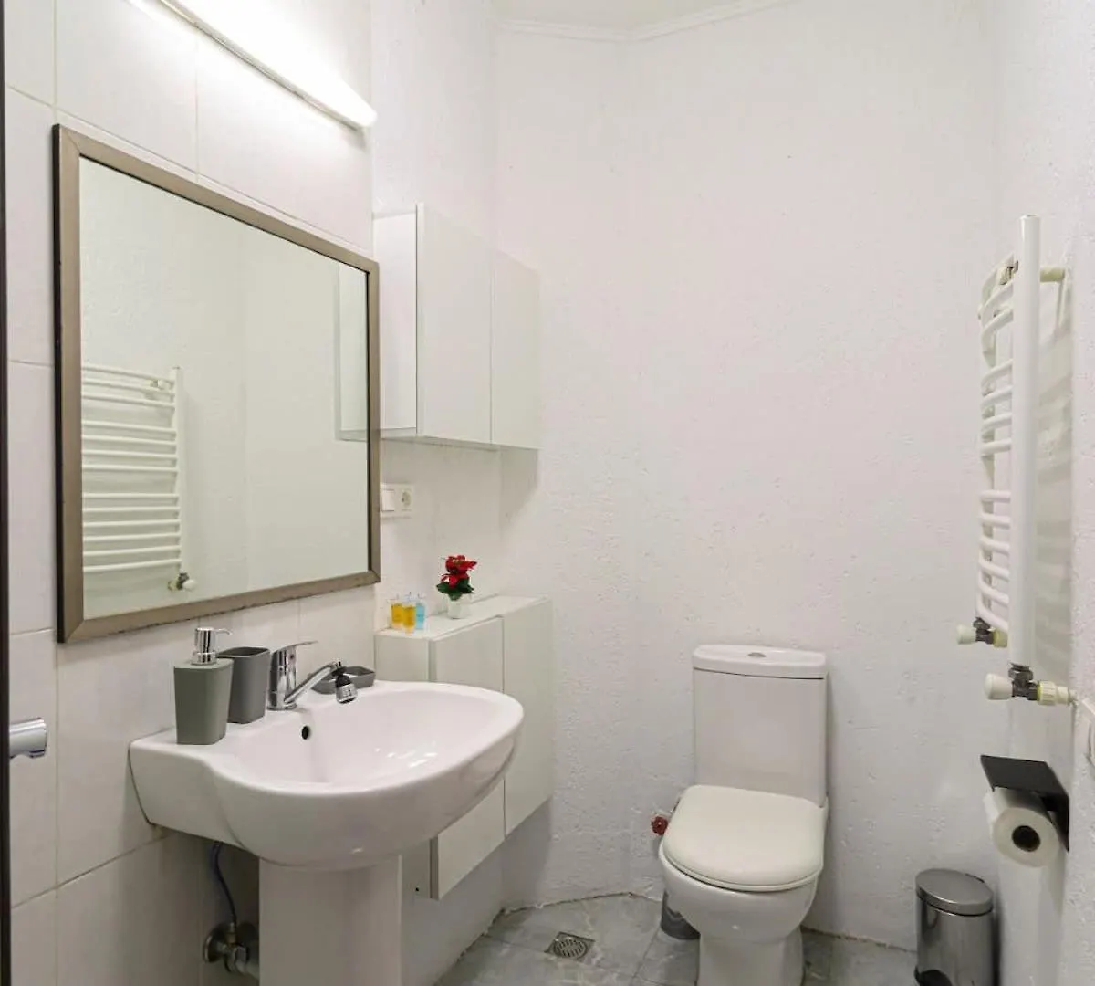 Cozy Apt Near Vake Park - By Wehost Tbilisi Apartament