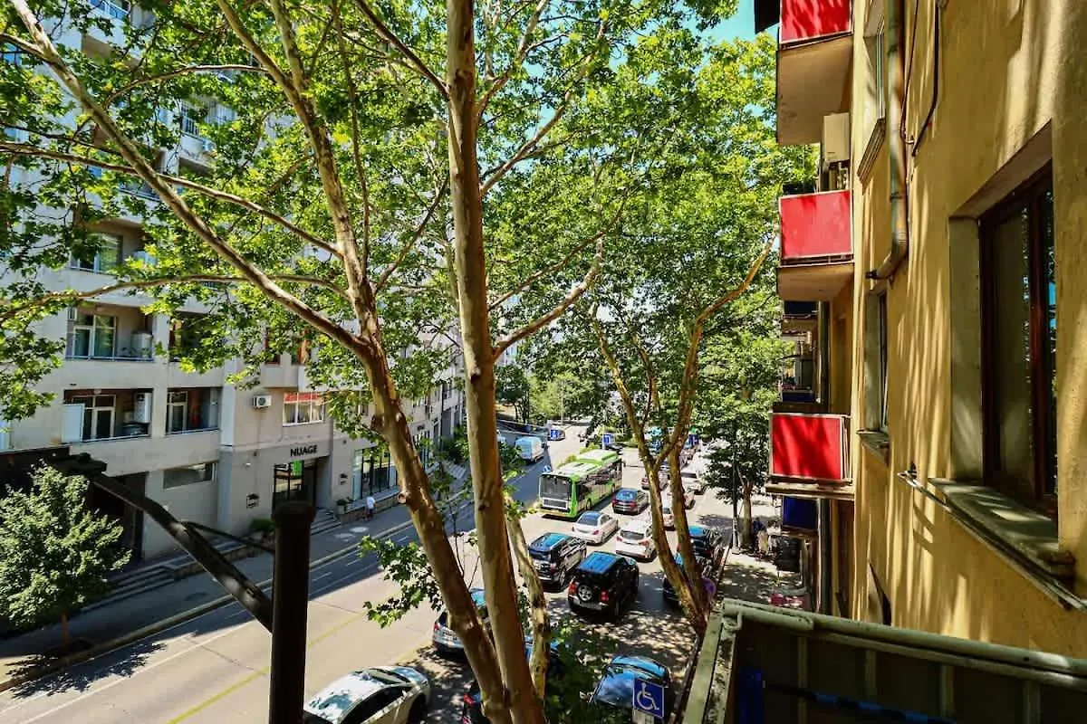 Cozy Apt Near Vake Park - By Wehost Tbilisi 0*,